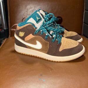 Nike Air Jordan 1 SE Mid “Cacao Wow” in boys size 2Y